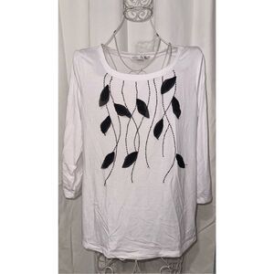 Beautiful Peter Nygard blouse with black sparkling leaves/ white comfortable mat